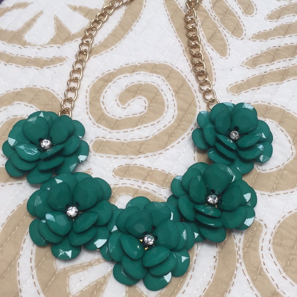Emerald Green flower necklace!